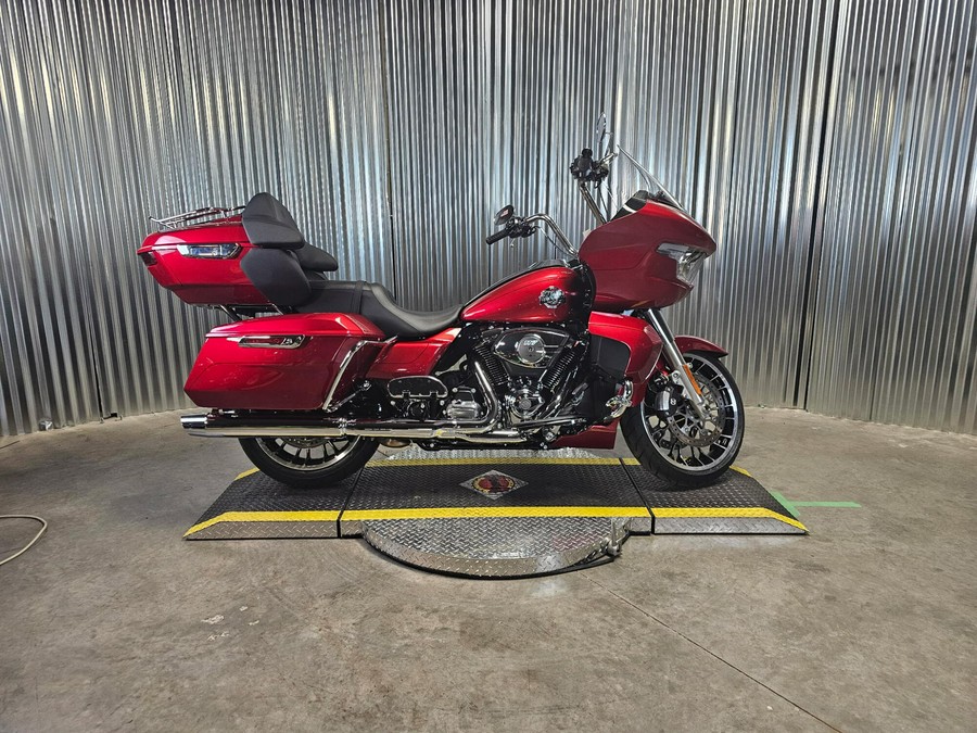 2026 Harley-Davidson Road Glide Limited BRILLIANT RED W/ PINSTRIPE