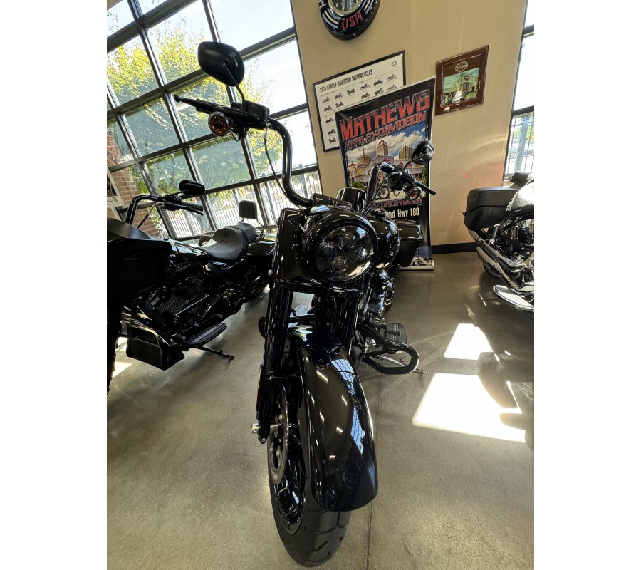 2024 Harley-Davidson Road King Special Vivid Black