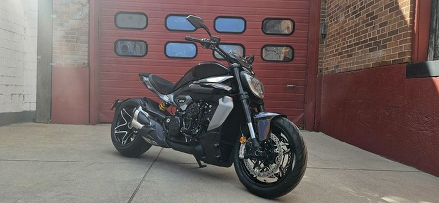 2026 Ducati XDiavel V4 Black Lava
