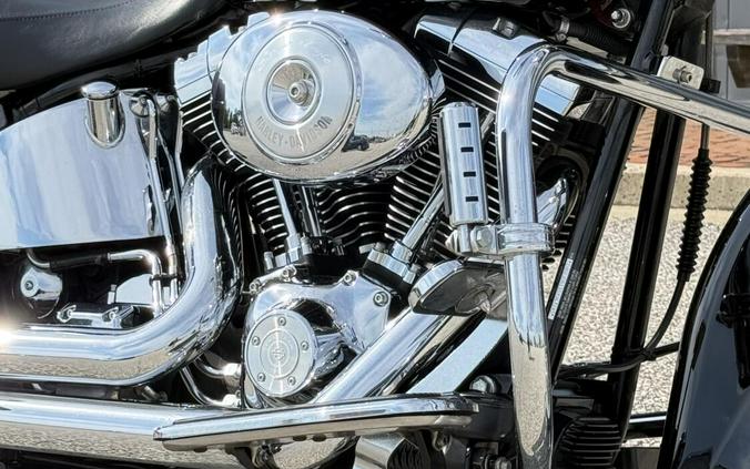 2005 Harley-Davidson® Softail® Deluxe Vivid Black