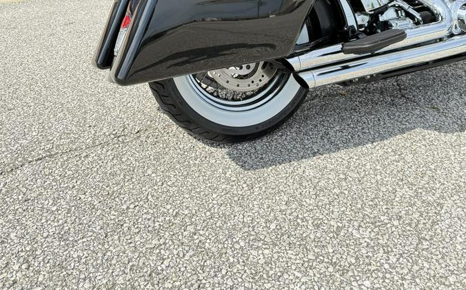 2005 Harley-Davidson® Softail® Deluxe Vivid Black