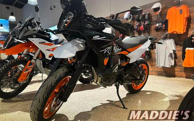 2024 KTM 890 SMT