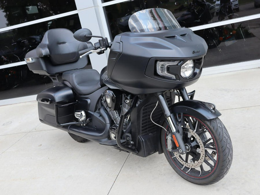 2021 Indian Motorcycle® Challenger® Dark Horse Thunder Black Smoke