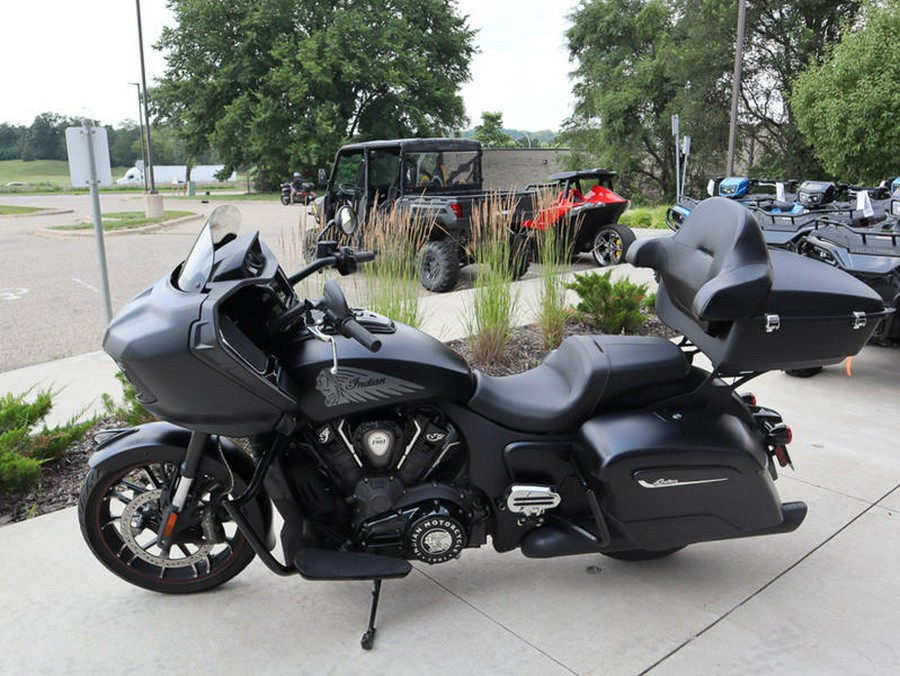 2021 Indian Motorcycle® Challenger® Dark Horse Thunder Black Smoke