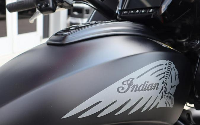 2021 Indian Motorcycle® Challenger® Dark Horse Thunder Black Smoke