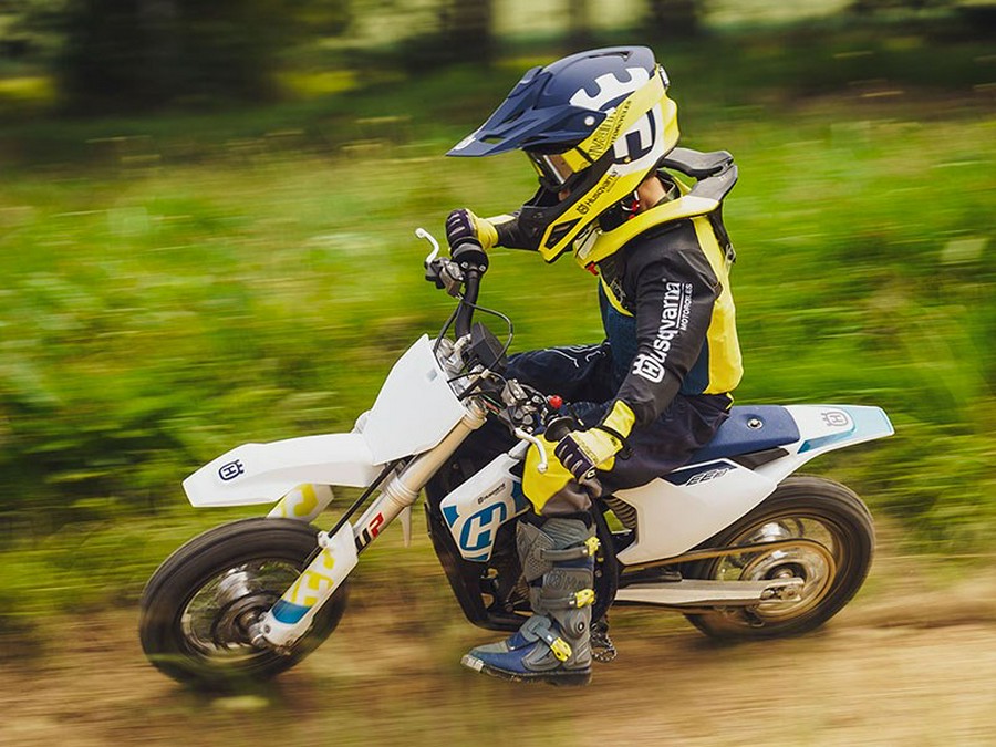 2024 Husqvarna Motorcycles EE 3