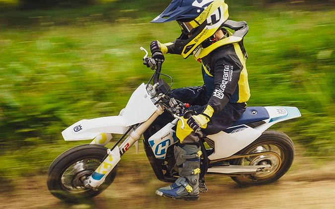 2024 Husqvarna Motorcycles EE 3