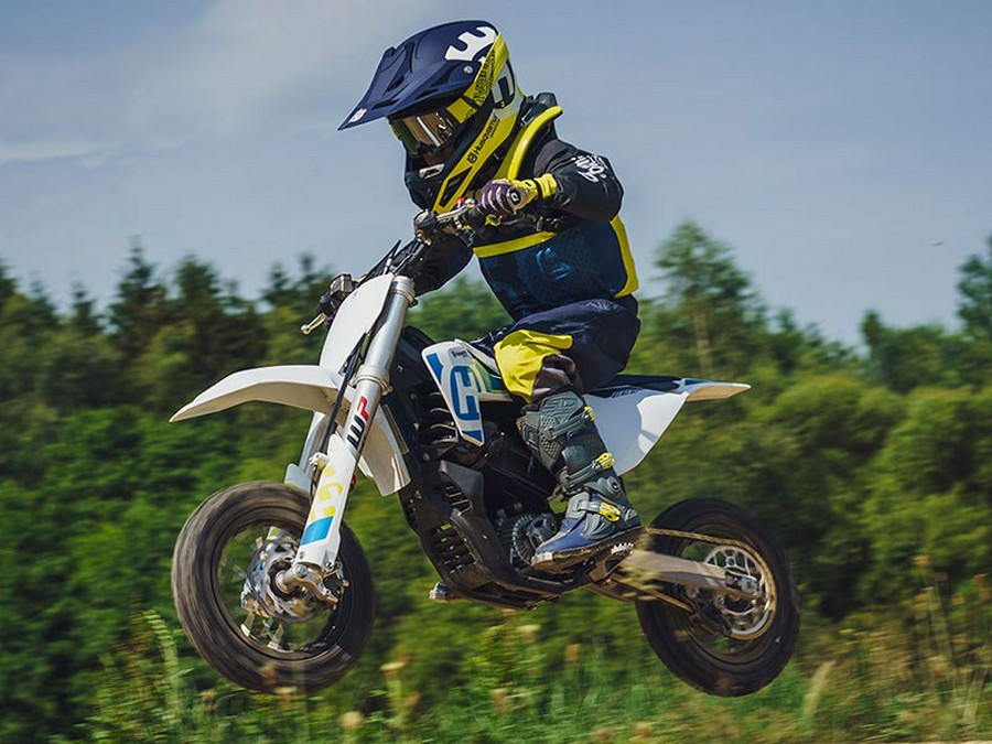 2024 Husqvarna Motorcycles EE 3