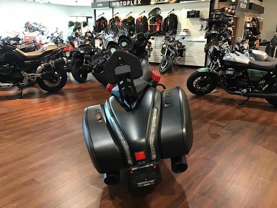 2017 Moto Guzzi MGX-21