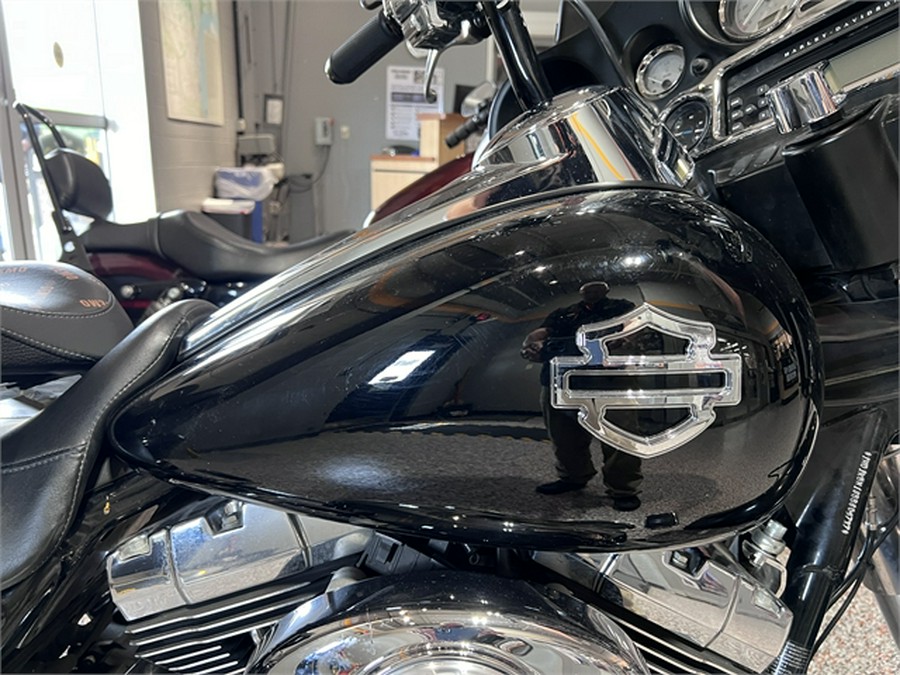 2011 Harley-Davidson Street Glide FLHX 30,867 Miles Vivid Black