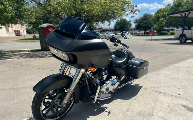 2020 Harley-Davidson® Road Glide® River Rock Gray Denim