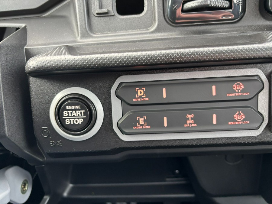 2026 Can-Am Defender XT CAB HD11