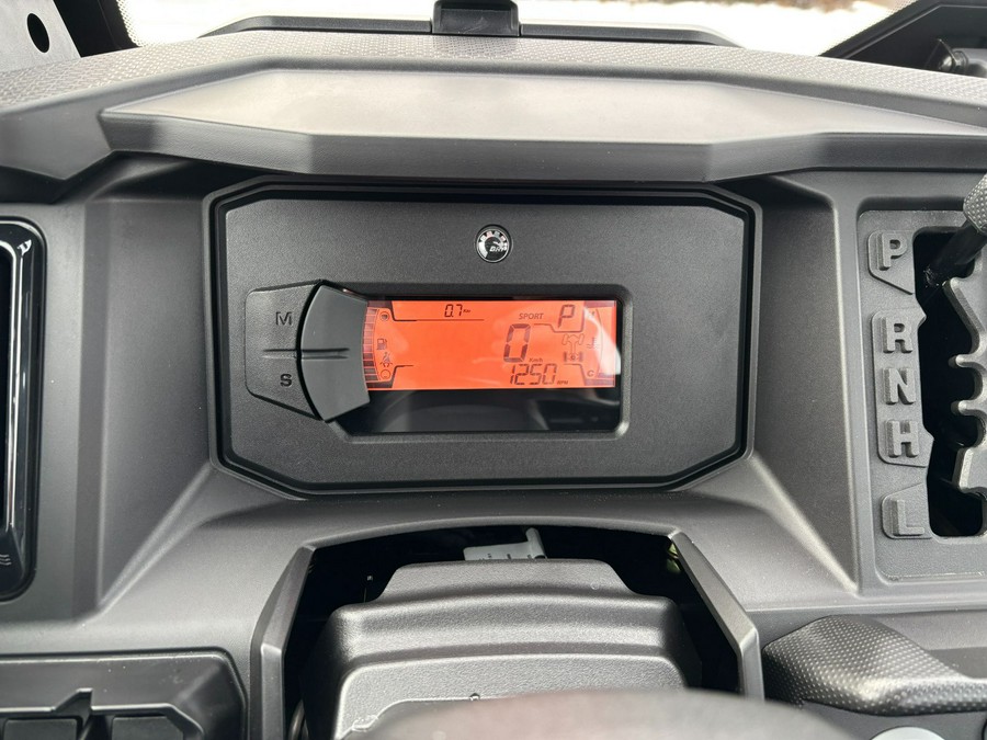 2026 Can-Am Defender XT CAB HD11