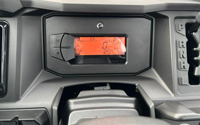 2026 Can-Am Defender XT CAB HD11