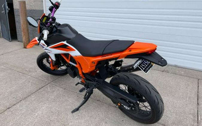 2025 KTM 390 SMC R