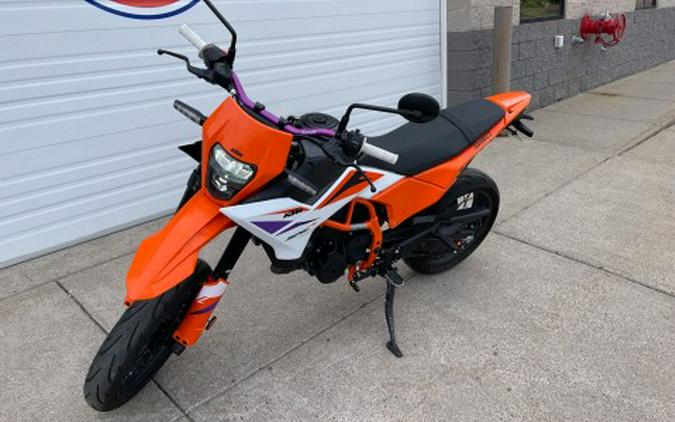 2025 KTM 390 SMC R