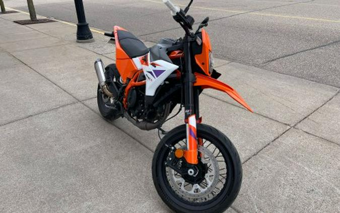 2025 KTM 390 SMC R