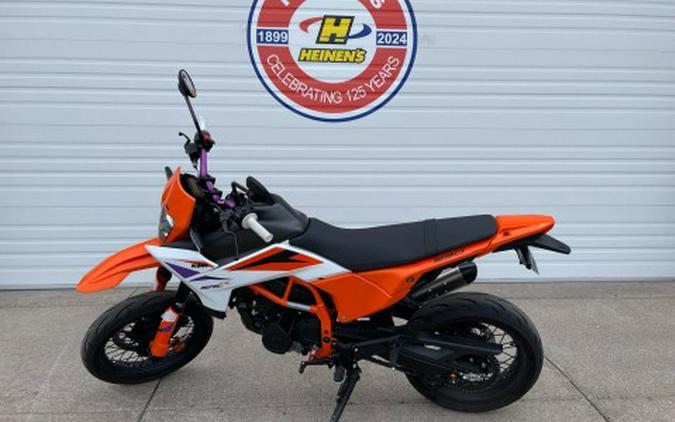 2025 KTM 390 SMC R