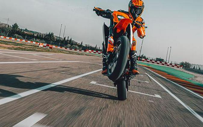 2025 KTM 390 SMC R