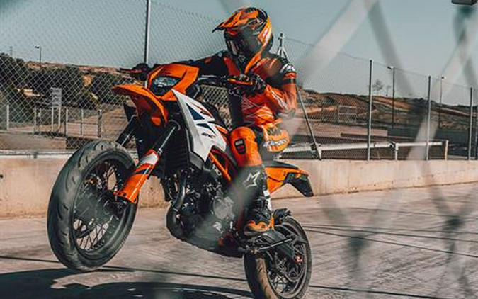 2025 KTM 390 SMC R