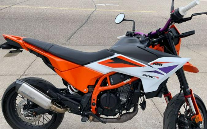 2025 KTM 390 SMC R