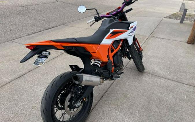 2025 KTM 390 SMC R