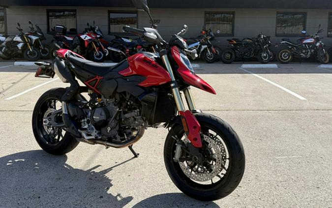 2026 Ducati Hypermotard V2