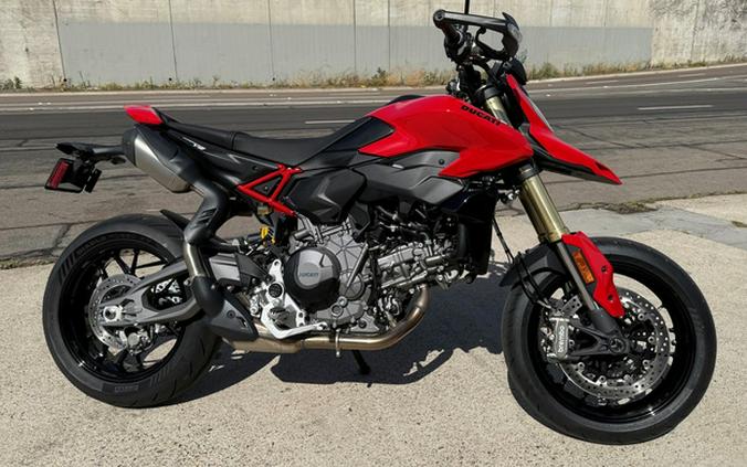 2026 Ducati Hypermotard V2