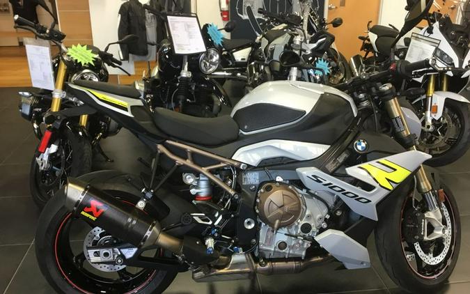 2022 BMW S 1000 R Review [15 Fast Facts with M Package]