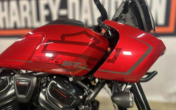 2025 Harley-Davidson® RA1250ST - Pan America® 1250 ST