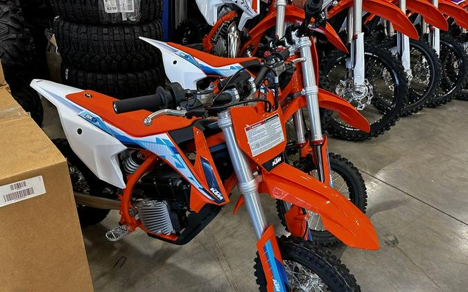 2023 KTM SX-E 3 First Look [Just In Time For Christmas]