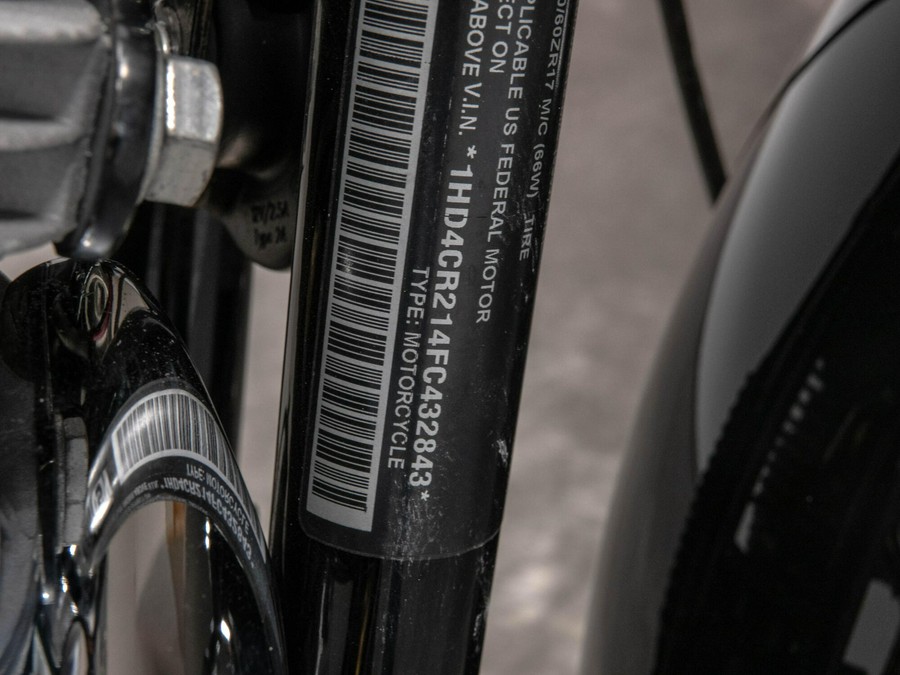 2015 HARLEY-DAVIDSON XL883L 883 SUPERLOW in Vivid Black