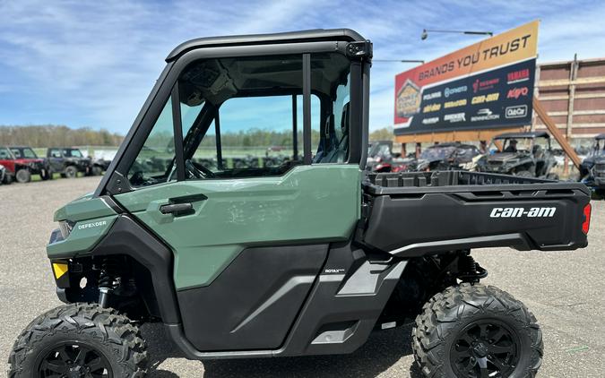 2024 Can-Am™ Defender DPS HD9