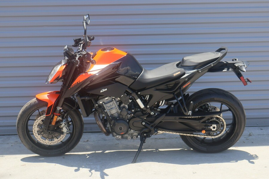 2021 KTM DUKE 890