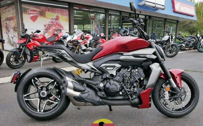 2026 Ducati XDiavel V4 Burning Red