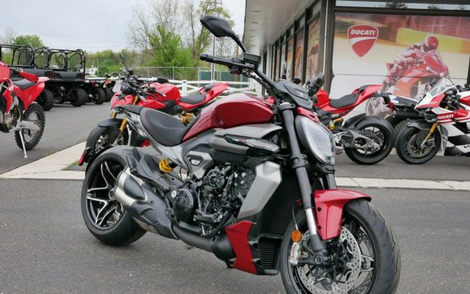 2026 Ducati XDiavel V4 Burning Red