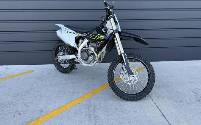 2026 Triumph TF 250-X Jet Black/Pure White