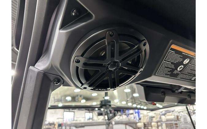 2026 Can-Am DEFENDER LIMITED CAB HD11