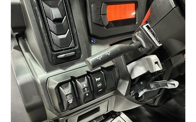 2026 Can-Am DEFENDER LIMITED CAB HD11