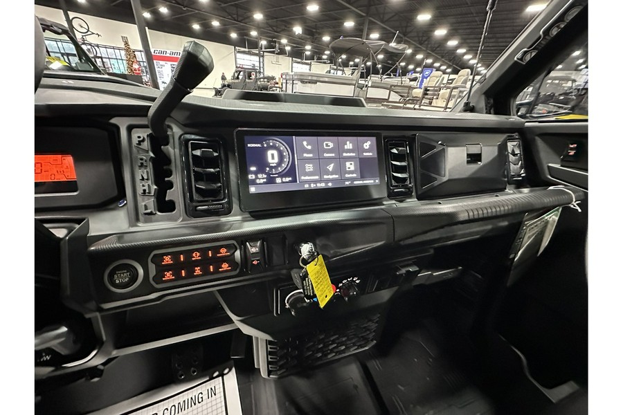 2026 Can-Am DEFENDER LIMITED CAB HD11