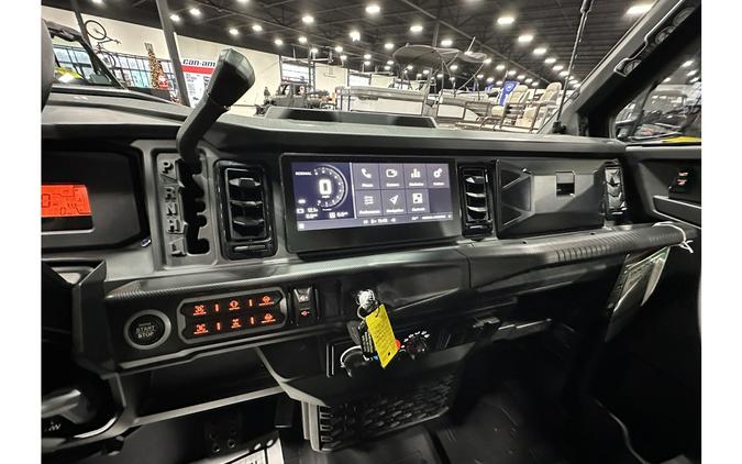 2026 Can-Am DEFENDER LIMITED CAB HD11