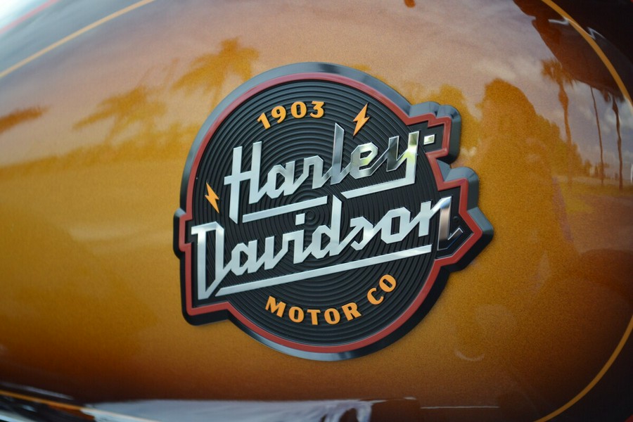 2024 Harley-Davidson Tri Glide Ultra Tobacco Fade - FLHTCUTG