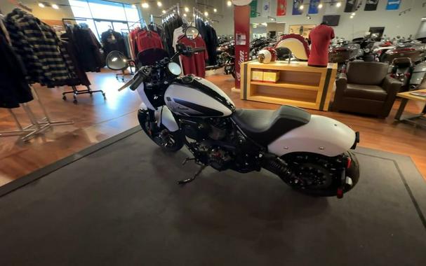 2024 Indian Motorcycle® Sport Chief Ghost White Metallic Smoke