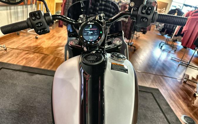 2024 Indian Motorcycle® Sport Chief Ghost White Metallic Smoke