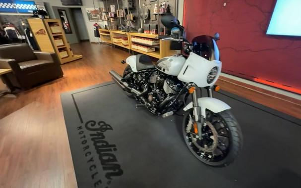 2024 Indian Motorcycle® Sport Chief Ghost White Metallic Smoke