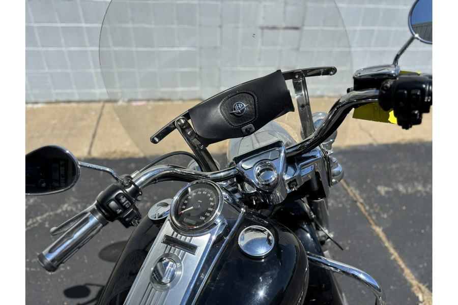 2010 Harley-Davidson® FLHRC ROAD KING CLASSIC