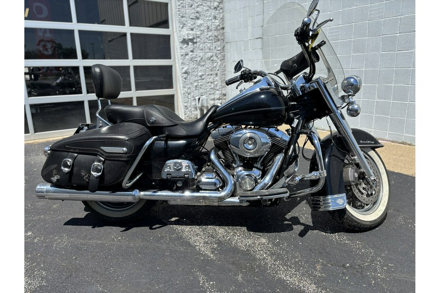 2010 Harley-Davidson® FLHRC ROAD KING CLASSIC