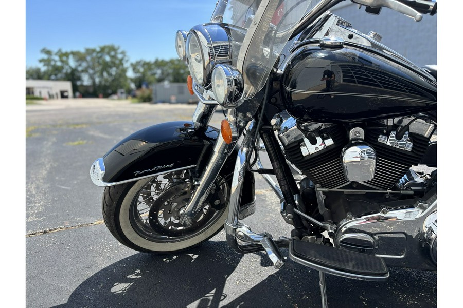 2010 Harley-Davidson® FLHRC ROAD KING CLASSIC