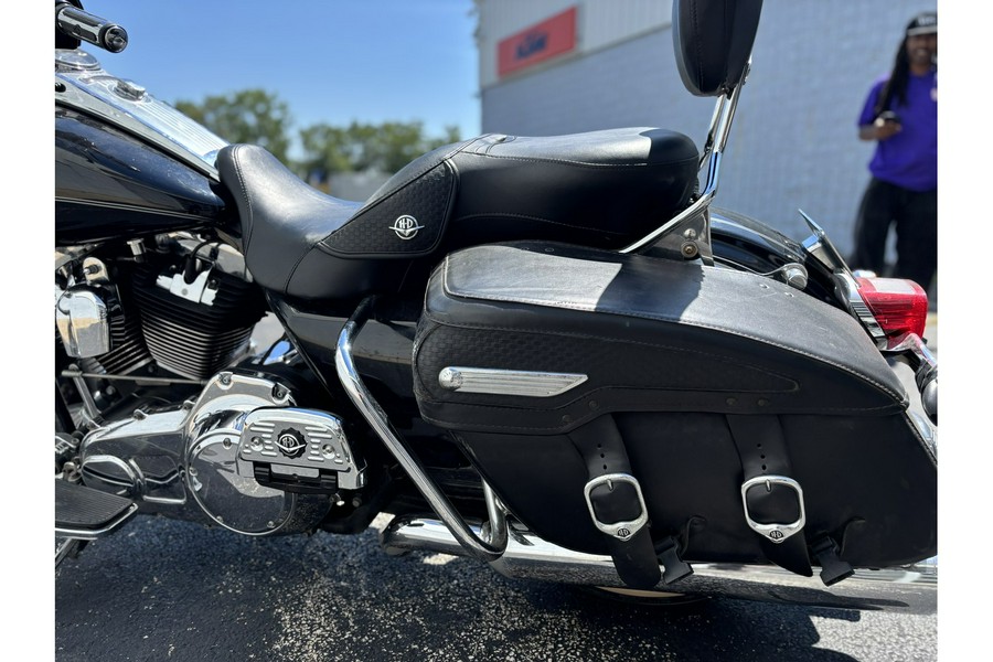 2010 Harley-Davidson® FLHRC ROAD KING CLASSIC