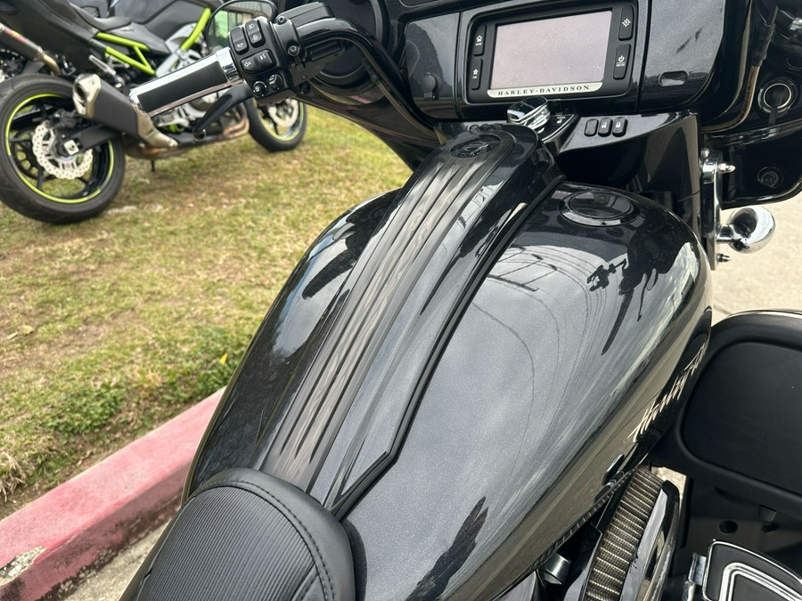 2017 Harley-Davidson CVO™ Street Glide®